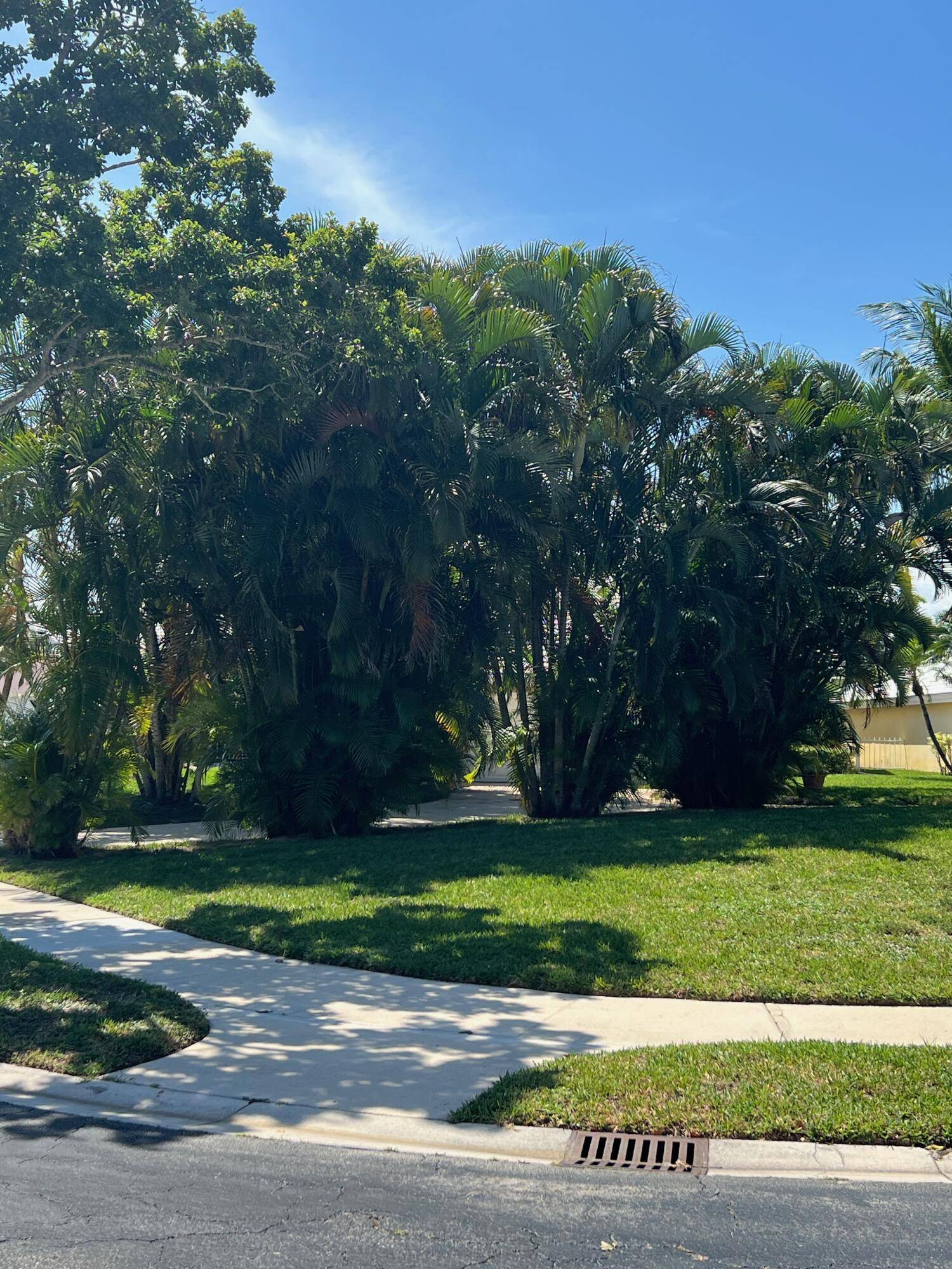 West Palm Beach, FL 33409,2387 Oak Tree LN