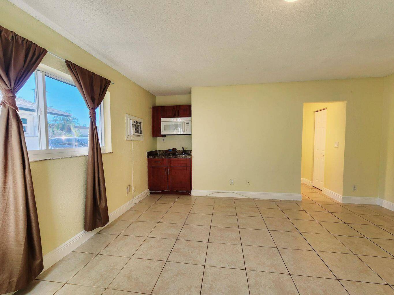 Dania Beach, FL 33004,4471 SW 54th CT 1a-2b