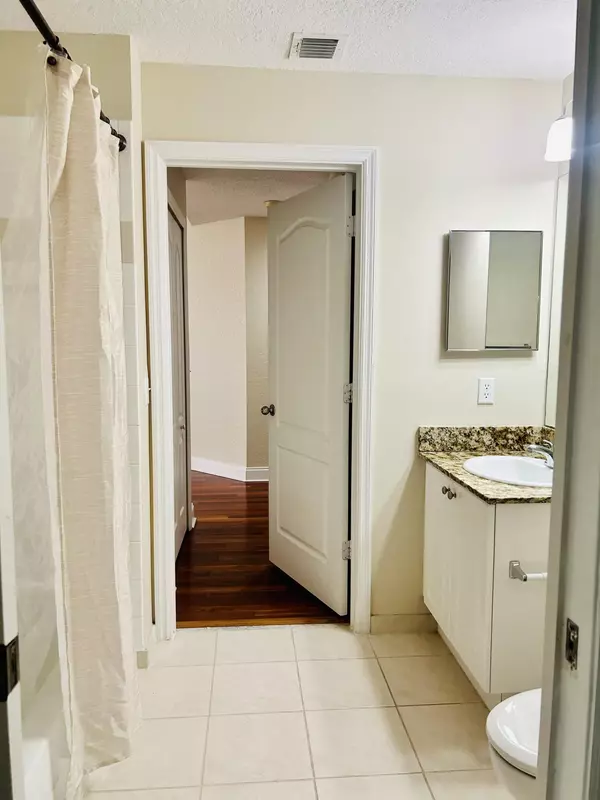 Palm Beach Gardens, FL 33410,11021 Legacy 302 LN 302