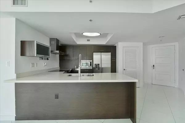 Sunny Isles Beach, FL 33160,200 Sunny Isles BLVD 2-1701