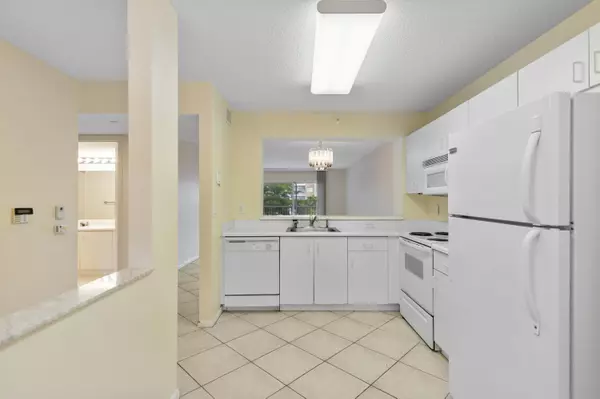 Tamarac, FL 33321,9537 Weldon CIR I302
