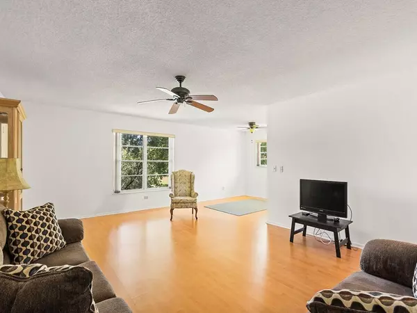 Port Saint Lucie, FL 34952,23 W Lake Vista 207 TRL 207