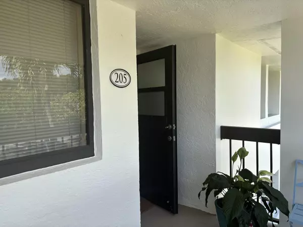 Delray Beach, FL 33445,2840 Casa WAY 205