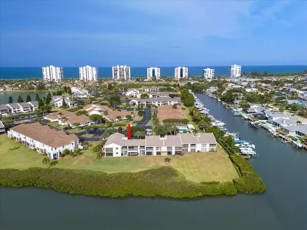 Fort Pierce, FL 34949,3221 S Lakeview CIR 18205