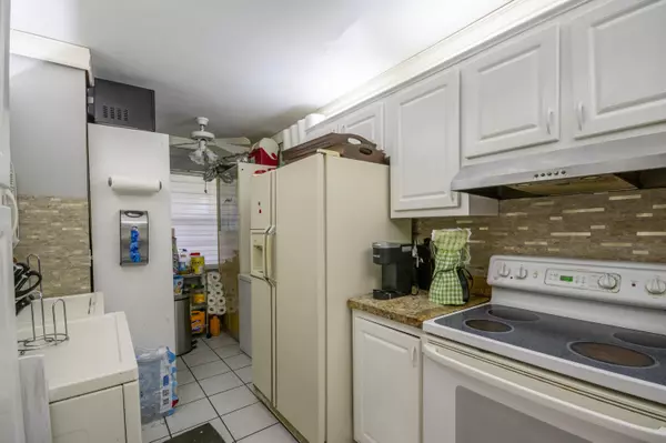 Delray Beach, FL 33445,2018 SW 29th CT 6-B-2