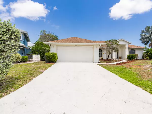 Palm City, FL 34990,1123 SW Oak Hollow CT