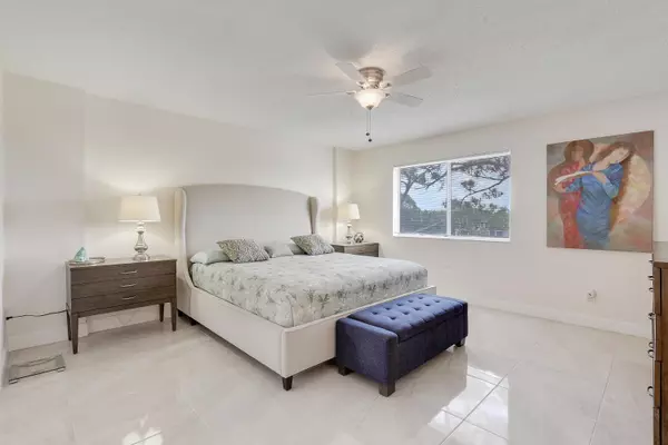 Lake Worth, FL 33467,6698 N 10th AVE 320