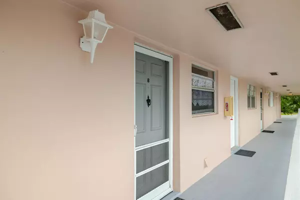 Jupiter, FL 33469,18081 SE Country Club DR 8