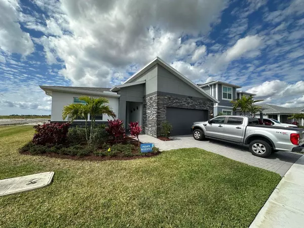 10230 SW Orana DR, Port Saint Lucie, FL 34987