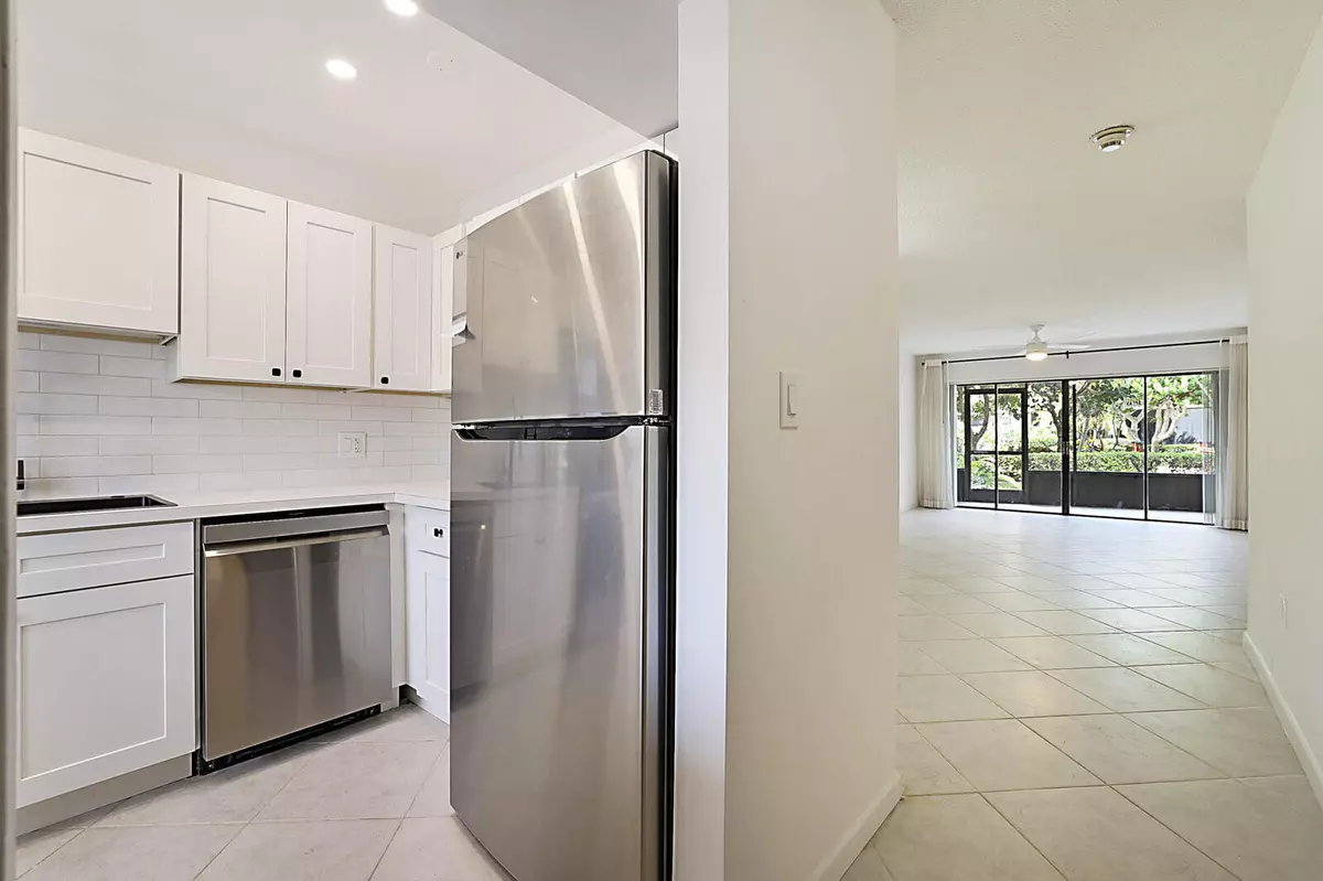 South Palm Beach, FL 33480,3605 S Ocean BLVD 124