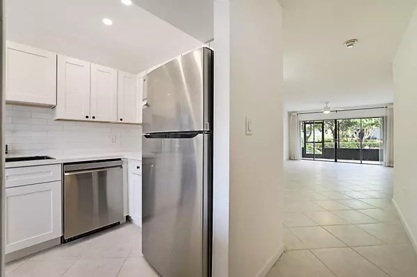 South Palm Beach, FL 33480,3605 S Ocean BLVD 124