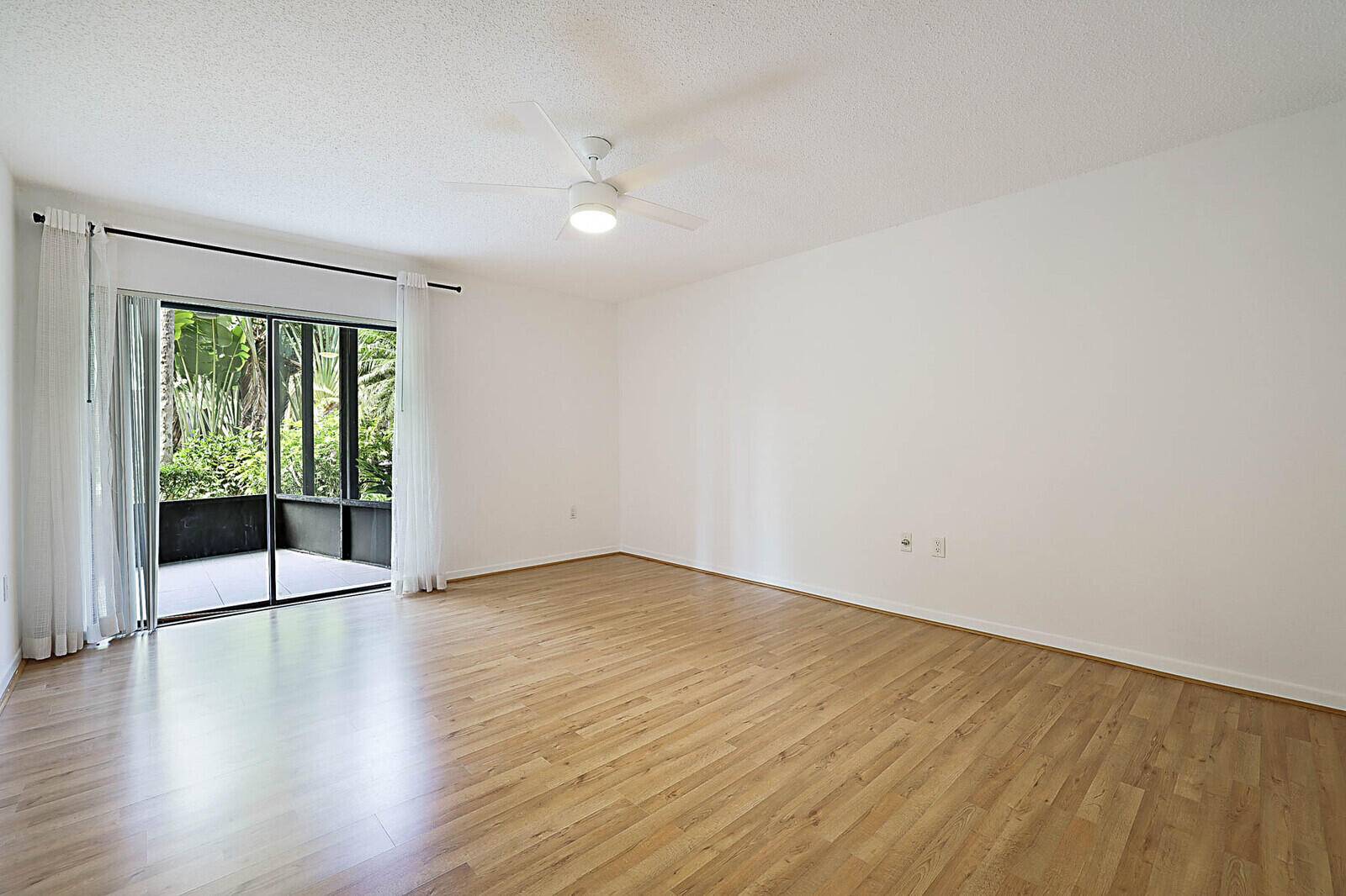 South Palm Beach, FL 33480,3605 S Ocean BLVD 124