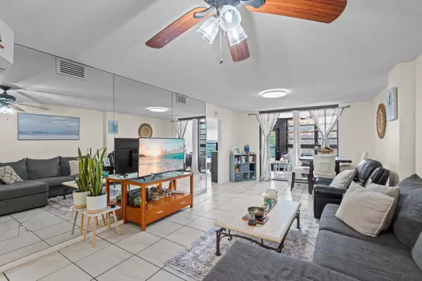 Lantana, FL 33462,896 N Federal HWY 121