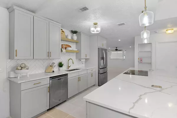 Port Saint Lucie, FL 34983,397 NE Gulfstream AVE