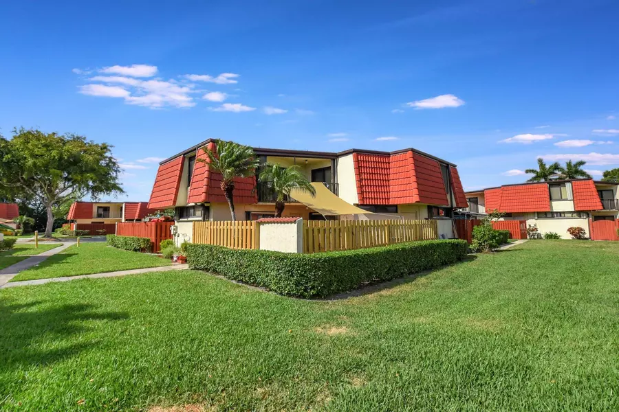 3718 Victoria DR, West Palm Beach, FL 33406