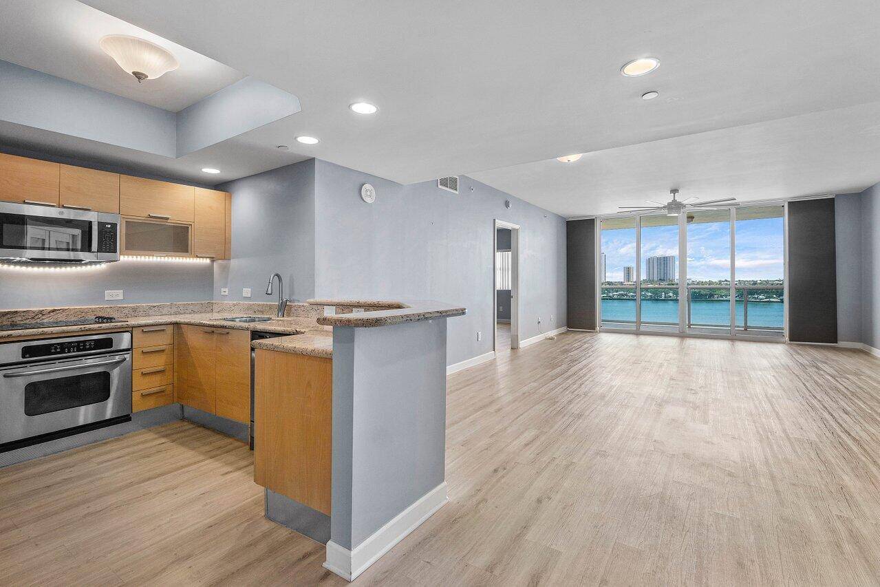 2640 Lake Shore DR 614, Riviera Beach, FL 33404