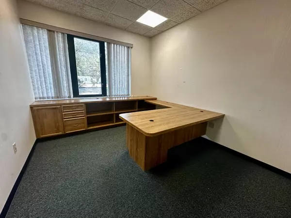 Fort Pierce, FL 34950,2222 Colonial RD 100