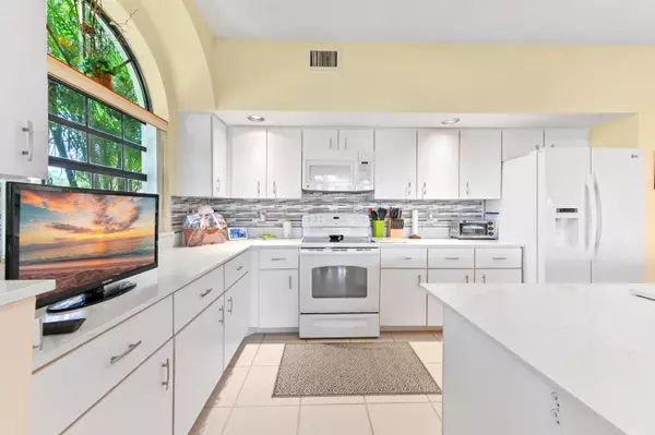 Boynton Beach, FL 33472,8033 Aberdeen DR 102