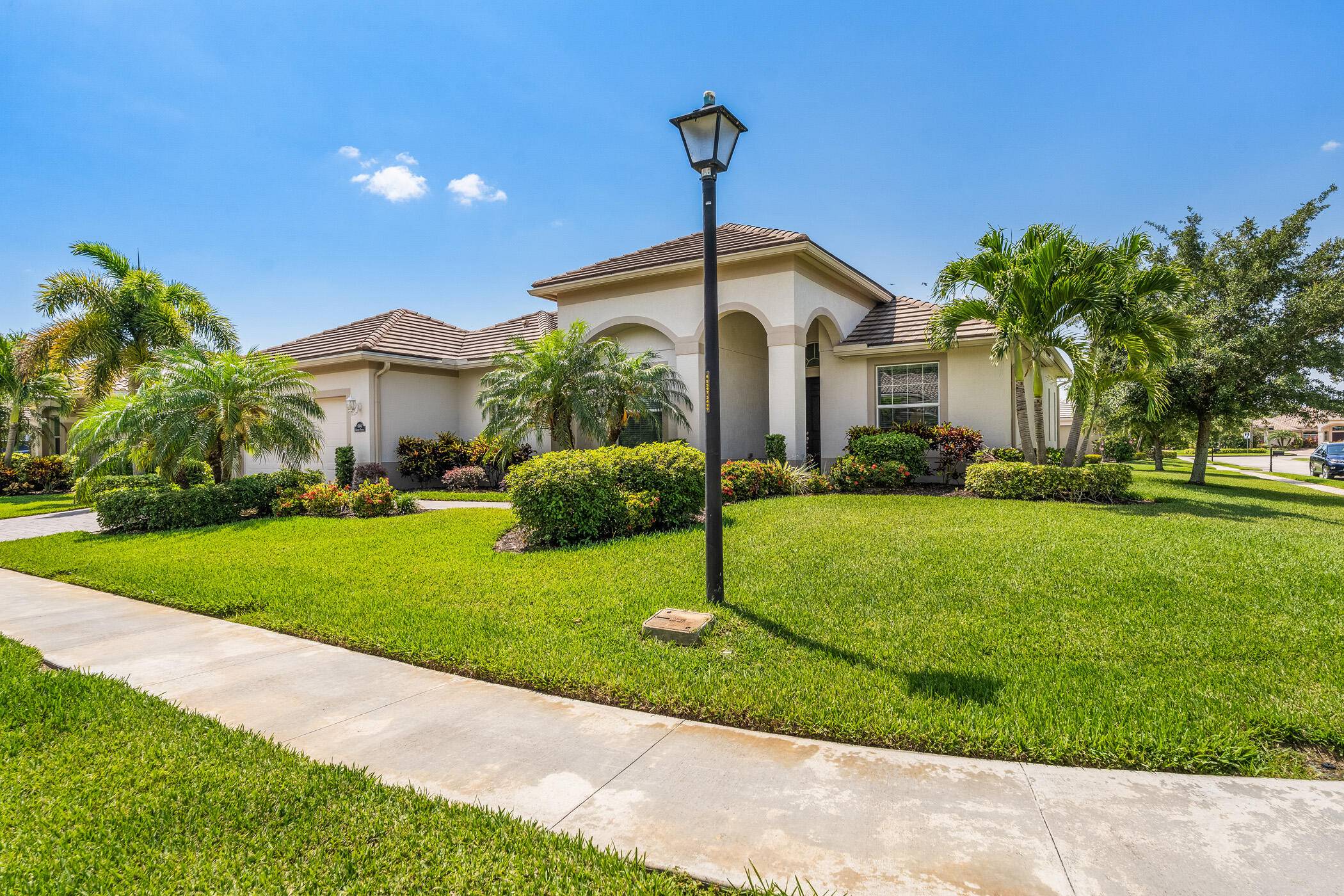 6104 Graysen SQ, Vero Beach, FL 32967