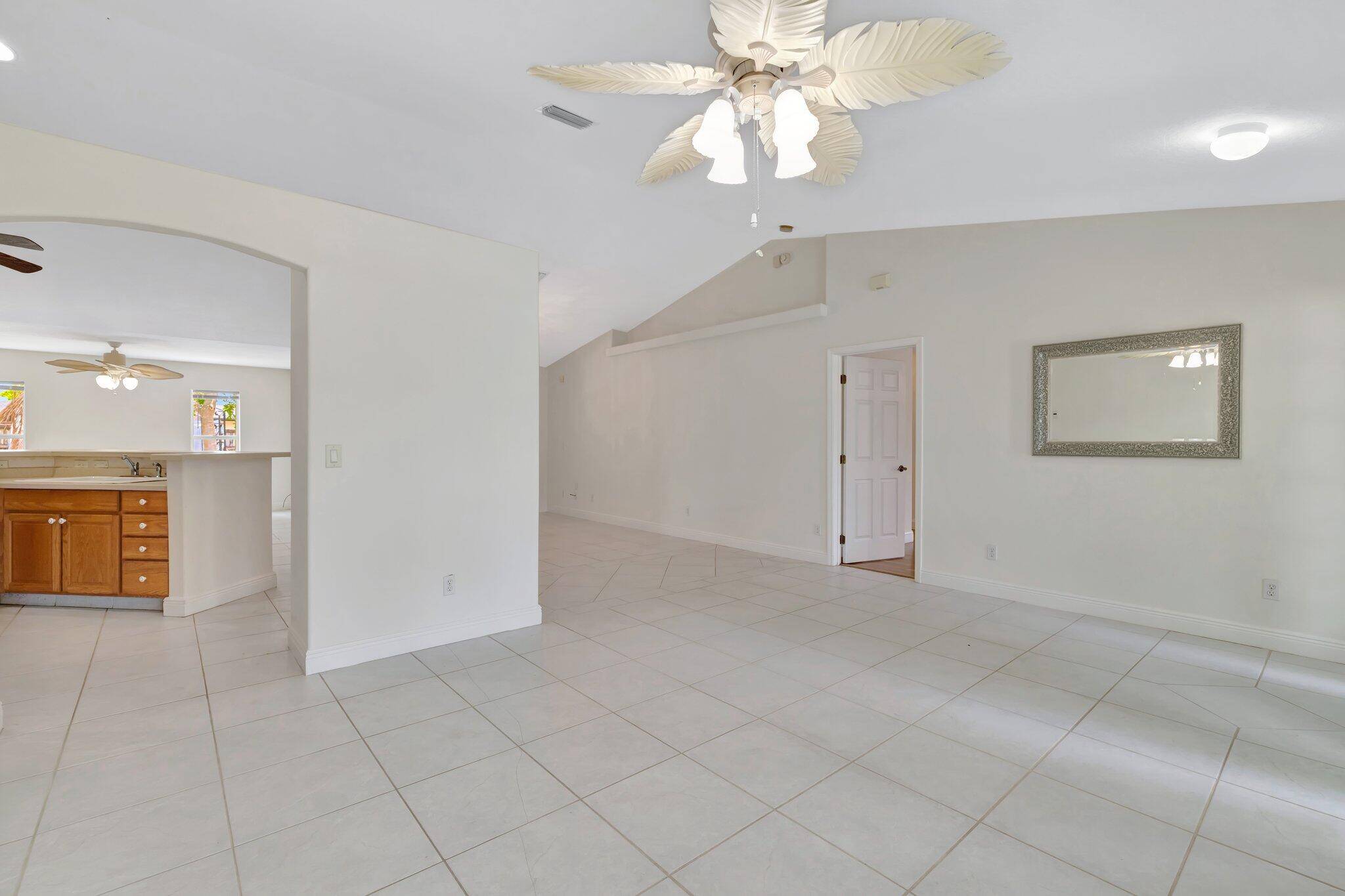 Port Saint Lucie, FL 34983,189 SE Floresta DR
