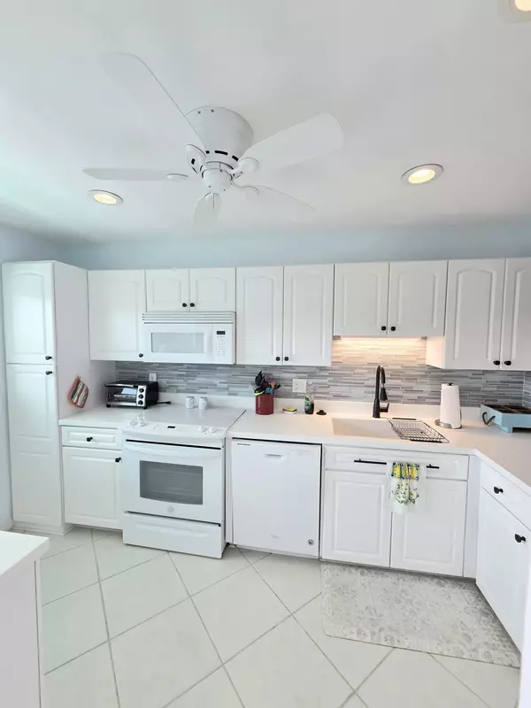 Fort Pierce, FL 34949,1225 Carlton CT 202