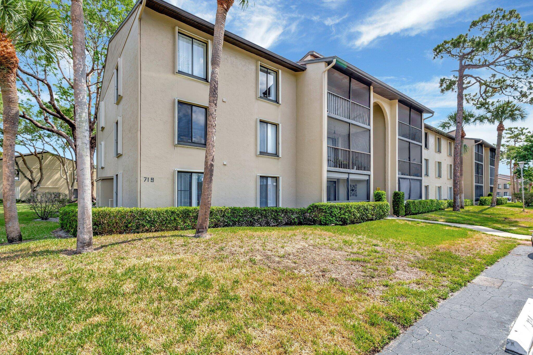 Greenacres, FL 33415,719 Sunny Pine WAY A1