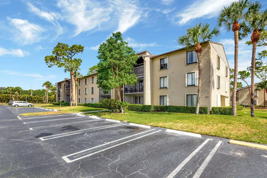 719 Sunny Pine WAY A1, Greenacres, FL 33415