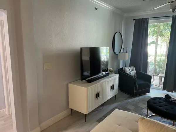 West Palm Beach, FL 33407,1805 N Flagler DR 112