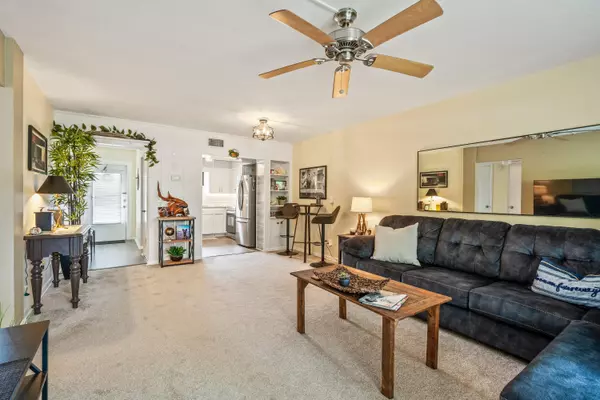 Vero Beach, FL 32960,677 Royal Palm BLVD 16