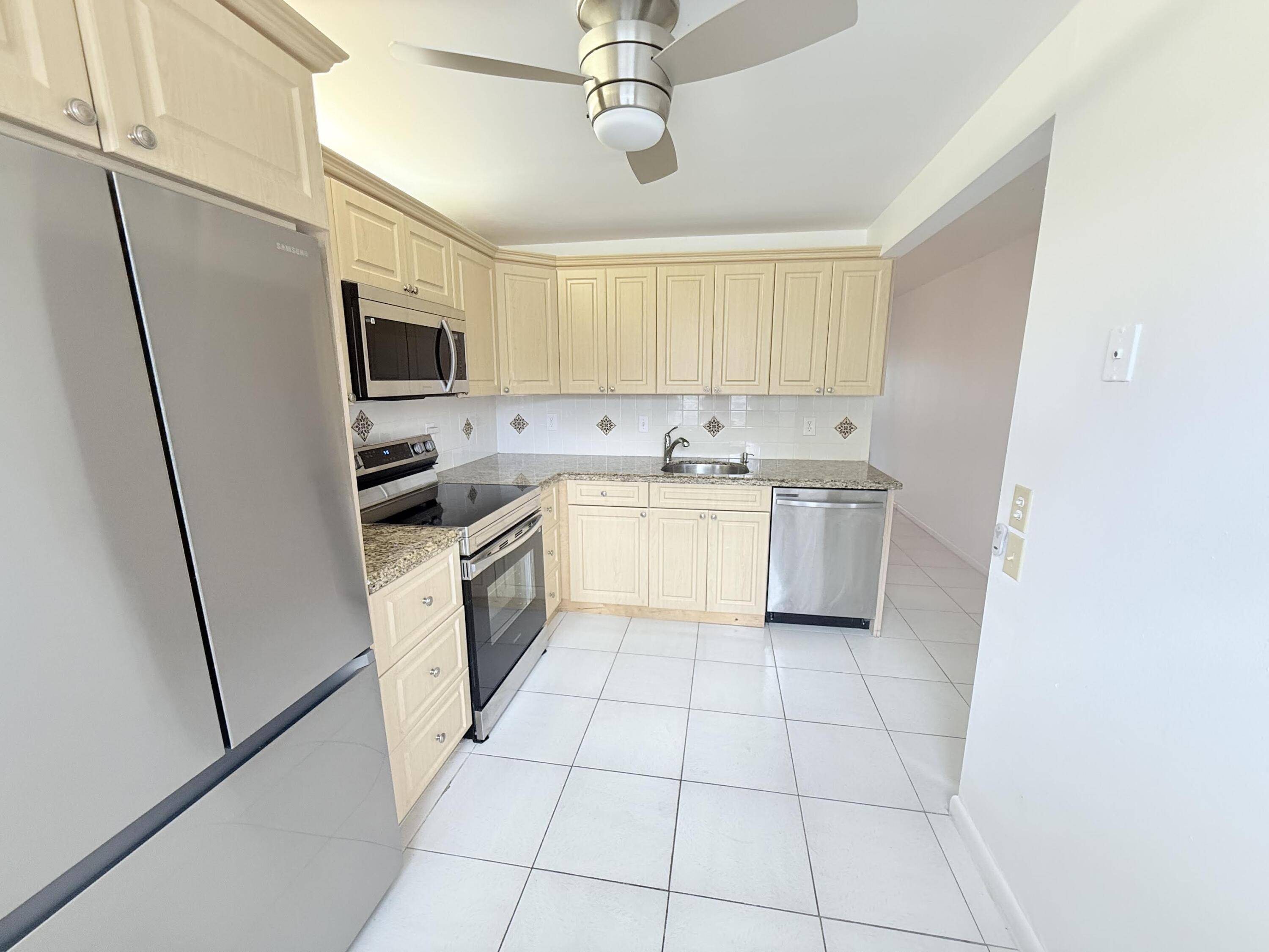 1036 Hythe B B, Boca Raton, FL 33434