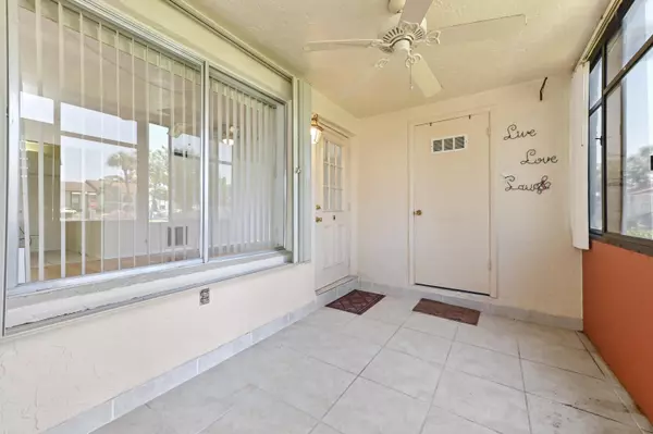 Greenacres, FL 33463,302 Knotty Pine CIR D-1