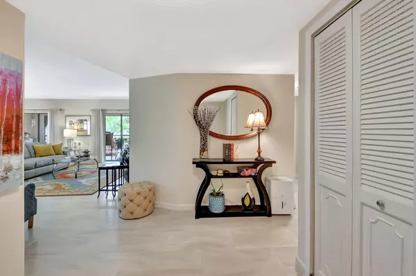 Boca Raton, FL 33433,6328 Longboat LN 302