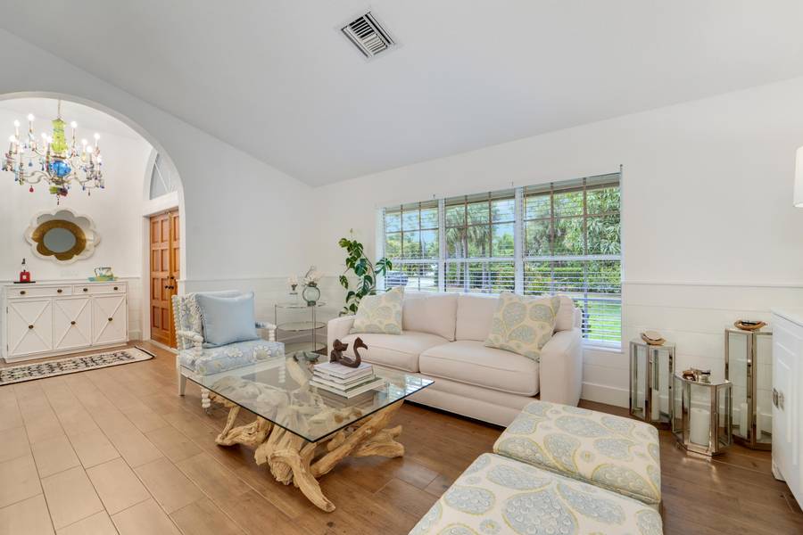 15864 N 78th DR, Palm Beach Gardens, FL 33418