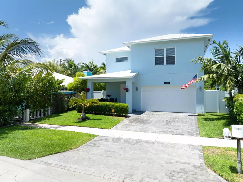 8923 SE Ceres ST, Hobe Sound, FL 33455