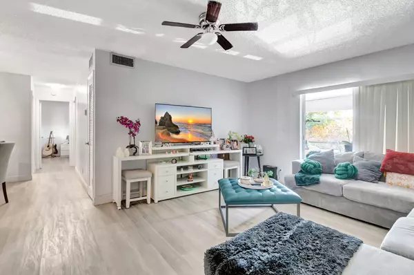 Boca Raton, FL 33486,1124 NW 13th ST 208