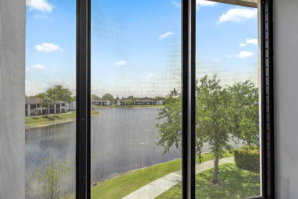 Oakland Park, FL 33309,210 Lake Pointe DR 310