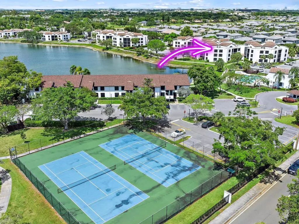 Oakland Park, FL 33309,210 Lake Pointe DR 310