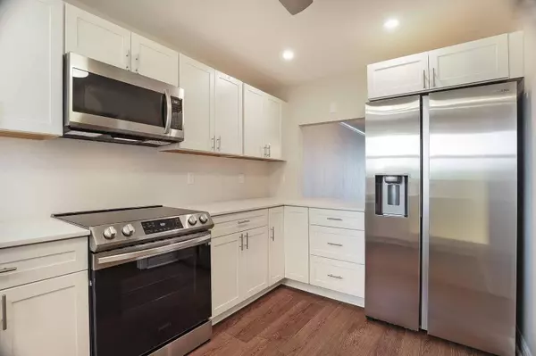 North Palm Beach, FL 33408,44 Yacht Club DR 212