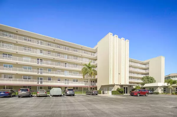 North Palm Beach, FL 33408,44 Yacht Club DR 212