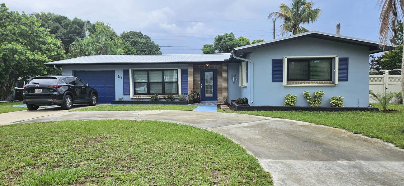 221 Riomar DR, Port Saint Lucie, FL 34952