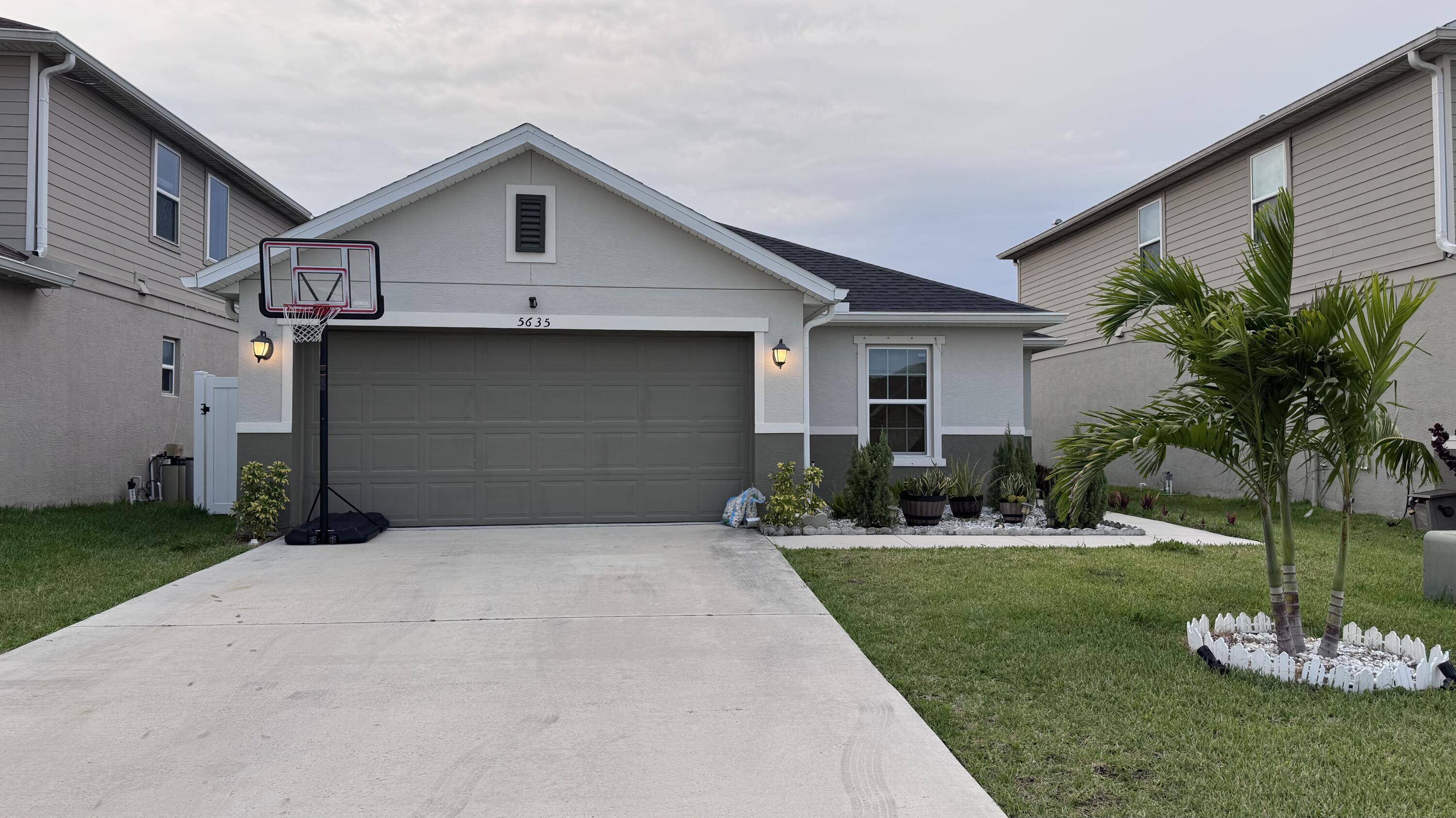 5635 NW Pine Trail CIR, Port Saint Lucie, FL 34983
