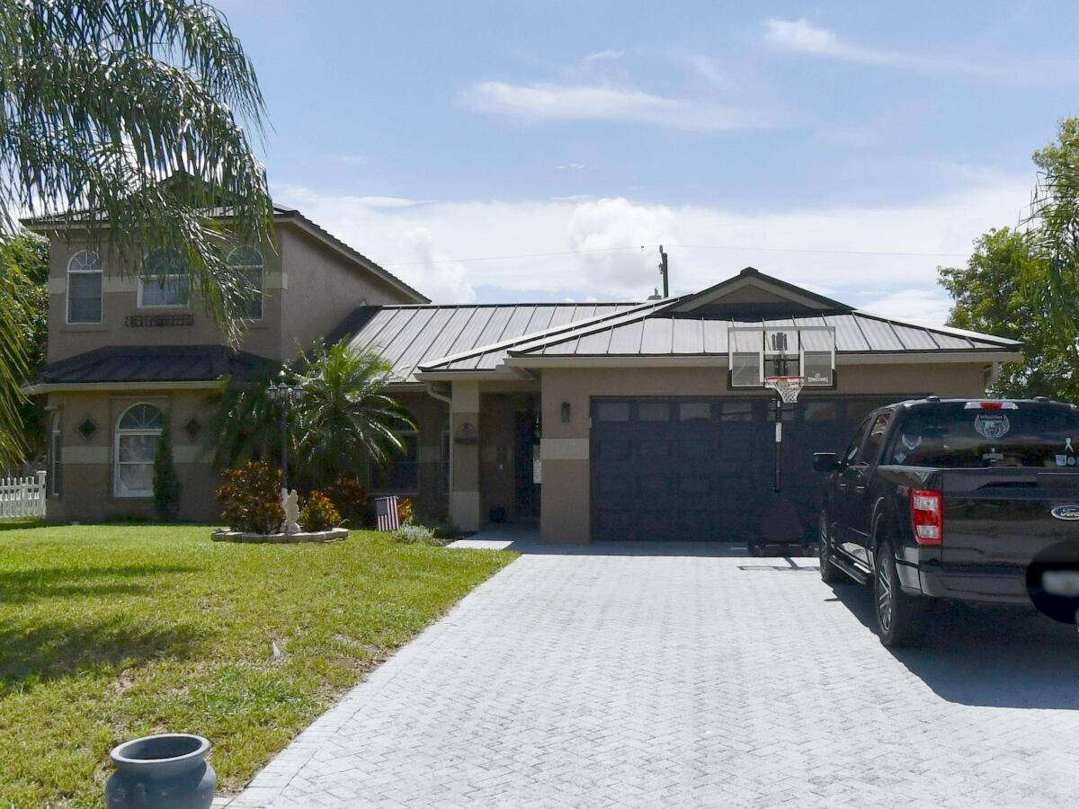 552 SW Dauphin AVE, Port Saint Lucie, FL 34953