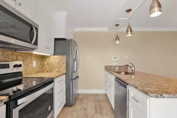 West Palm Beach, FL 33409,5717 57th WAY