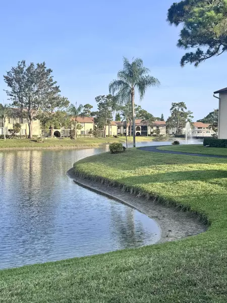 326 Knotty Pine CIR C-2, Greenacres, FL 33463