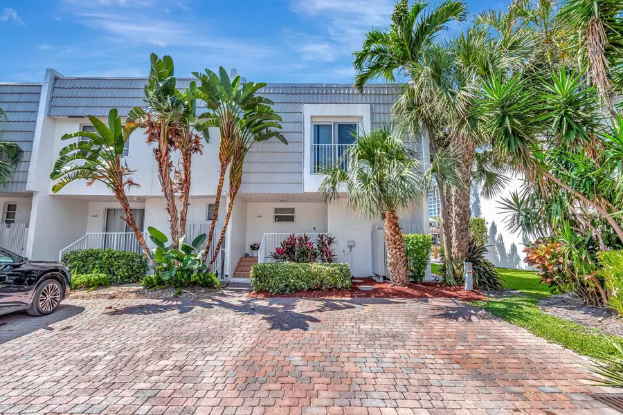 1100 Russell DR, Highland Beach, FL 33487