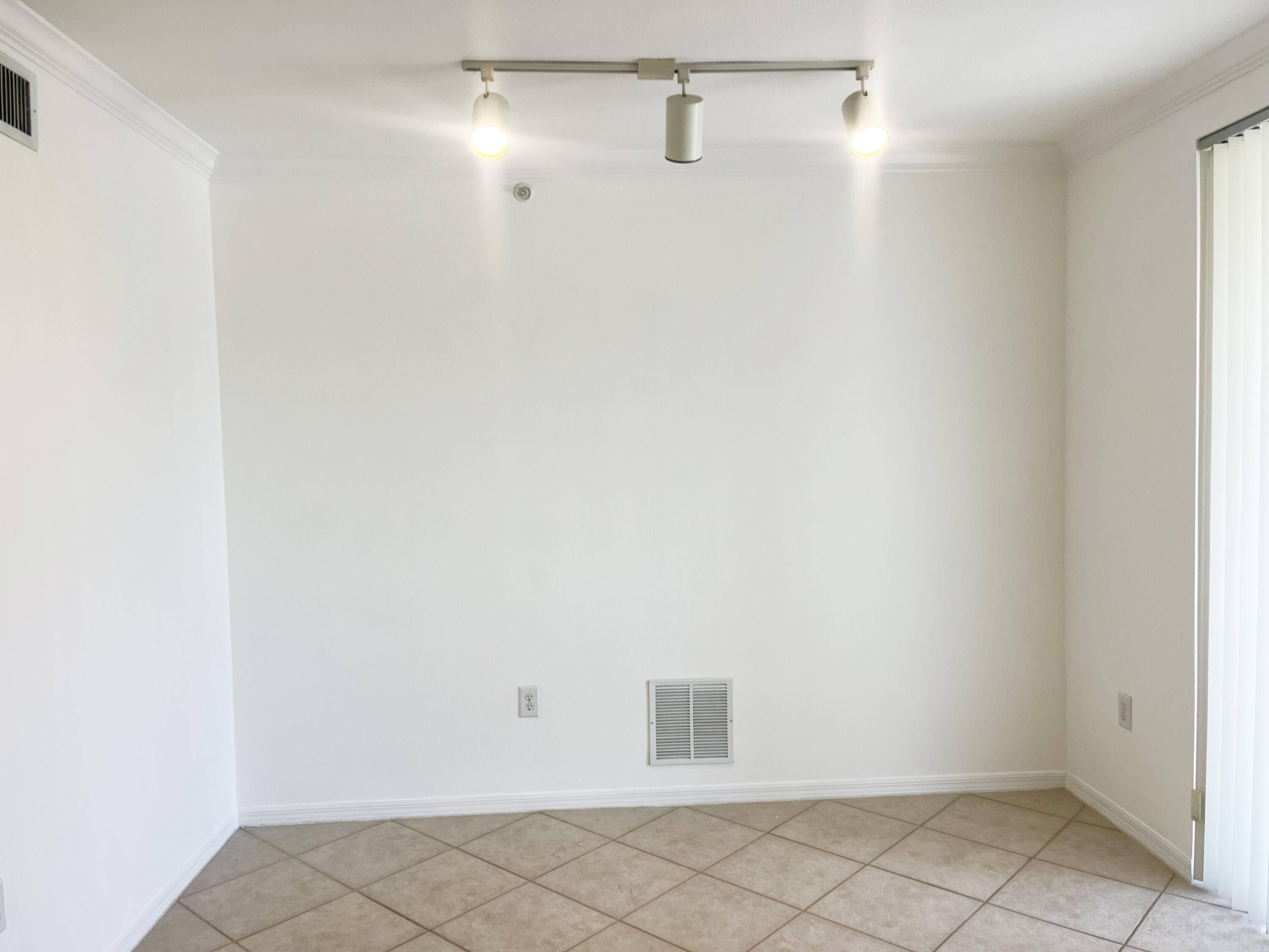 West Palm Beach, FL 33411,6482 Emerald Dunes DR 302