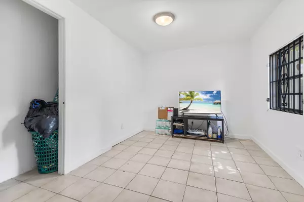 North Miami, FL 33161,1200 NE 128th ST