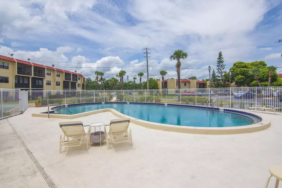 2050 Oleander BLVD 2*206, Fort Pierce, FL 34950