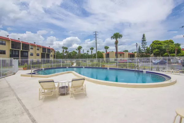 2050 Oleander BLVD 2*206, Fort Pierce, FL 34950