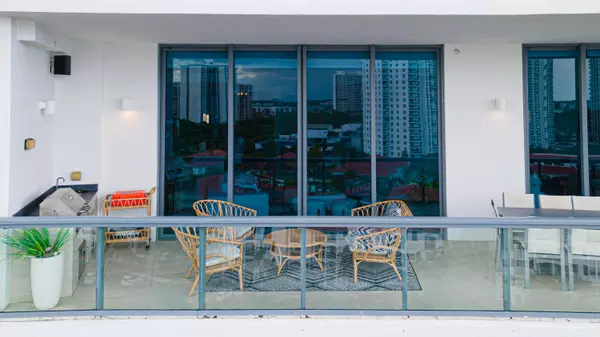 Aventura, FL 33180,3250 NE 188th ST Lph08